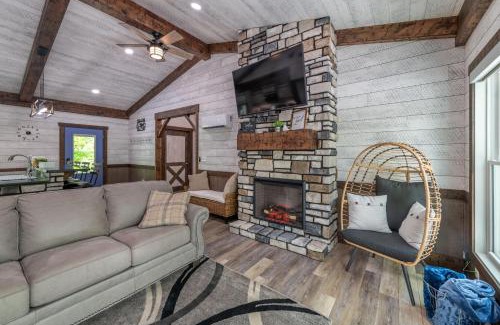 Big Rock House | Oasis at Barkley + Hot tub!