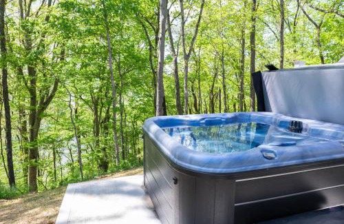 Big Rock House | Oasis at Barkley + Hot tub!