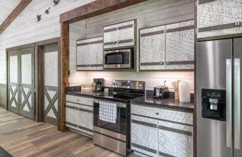 Big Rock House | Oasis at Barkley + Hot tub!