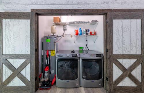 Big Rock House | Oasis at Barkley + Hot tub!