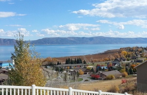 Garden City House | OASIS @ BEAR LAKE! nHot Tub + Deck + Theatre Room + Stunning Views