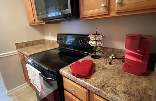 McLeansville House | Oasis Charming 3-bedroom house in Greensboro with WiFi, fitness room