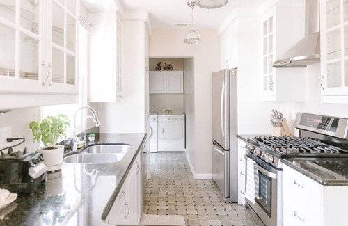 East Sacramento House | Oasis East Sac: Charming Home with Saltwater Pool and Casita