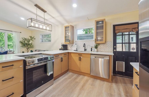 Lindridge-Martin Manor House | Oasis in ATL- 3BR/2BA Lux Serene Bungalow w/Gorgeous Private Backyard and Pool