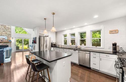 New Buffalo House | Oasis in the Woods