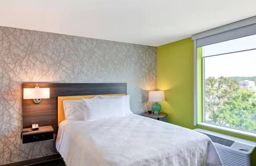 Lake Hamilton Hotel | Oasis of Relaxation: Full Kitchen, Pool, Pet-friendly, Free Breakfast & Parking!