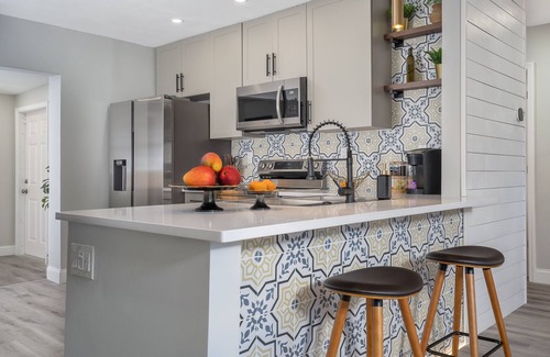 South Middle River House | Oasis on 18th - Lush Backyard + Fire Pit near Beach & Downtown