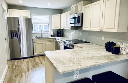 North Naples Condo | Oasis Resort Style Condo 2/2