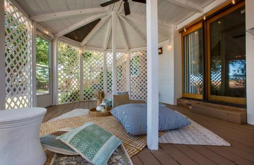 Albuquerque House | Oasis Retreat - Hot Tub - King Bd - Fire Pit - Games - Near Golf - 4 Bdrm - Sleeps up to 12