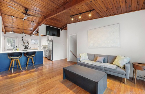 Atlanta House | Oasis Retreat Large Yard & Pool in Atlanta 4BR Free Parking