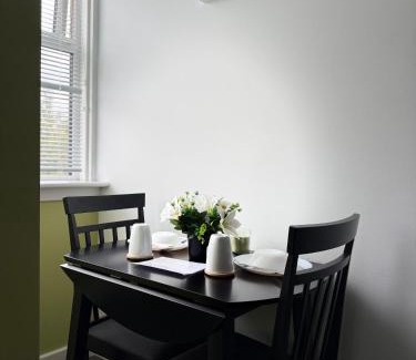 Barnsley Apartment | Oasis Urban retreat- Regent Street