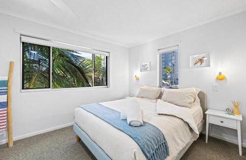 Caloundra Apartment | Ocean and Passage View, Steps to Beach and Cafés