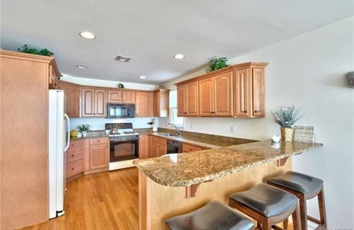 Surf City House | Ocean Block. Surf City. Single family. Rooftop Deck. Beach Badges. WIFI. 136906