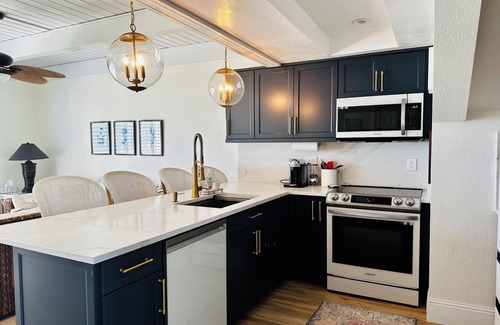 Melbourne Beach House | Ocean Blue at OPUS 21. Beautiful Oceanfront Beach house! New kitchen summer 2023