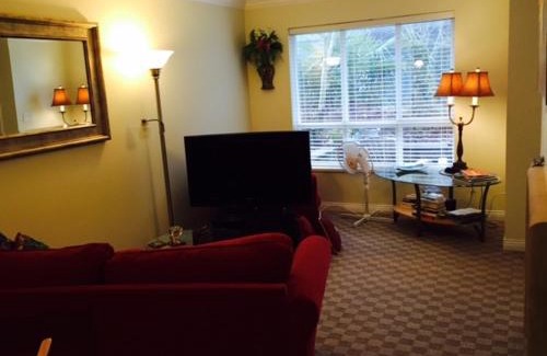 Lower Lonsdale Bed & Breakfast | Ocean Breeze Executive Bed and Breakfast