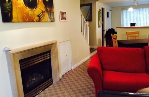 Lower Lonsdale Bed & Breakfast | Ocean Breeze Executive Bed and Breakfast