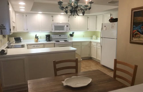 Sawgrass Condo | ’Ocean Breeze'.Steps to the beach, Spacious 1st floor!