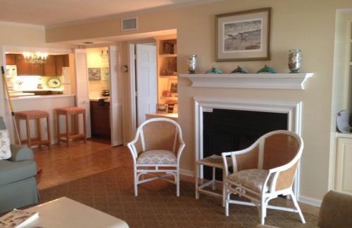 Sawgrass Condo | ’Ocean Breeze'.Steps to the beach, Spacious 1st floor!