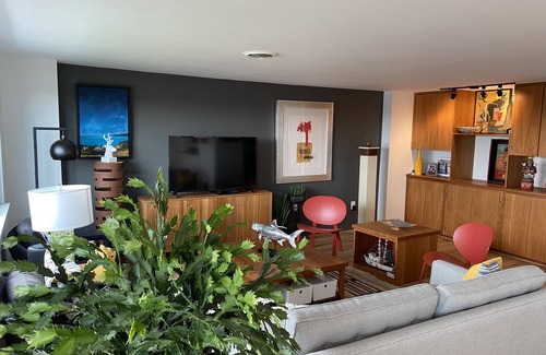 East End Condo | Ocean/city view penthouse Luxury 3 level with bright floorplan and killer view