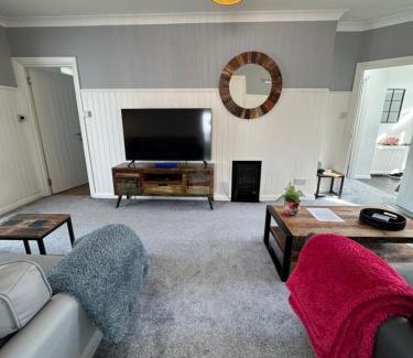 Ferring House | Ocean Cottage, Ferring - seaside cottage moments from the beach and Bluebird cafe