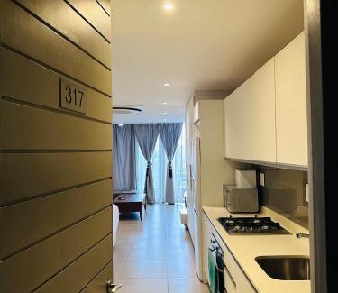 Hillhead Apartment | Ocean Dunes Bachelor Apartments