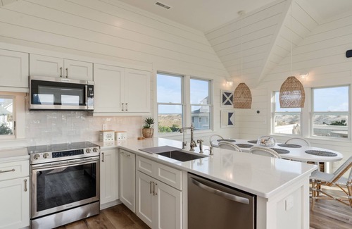 Flora's Bluff House | Ocean Front Cottage 2023 Total Renovation Pet Friendly 5 Star Home BHI Club