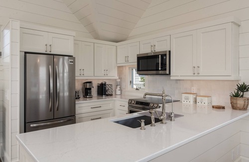 Flora's Bluff House | Ocean Front Cottage 2023 Total Renovation Pet Friendly 5 Star Home BHI Club