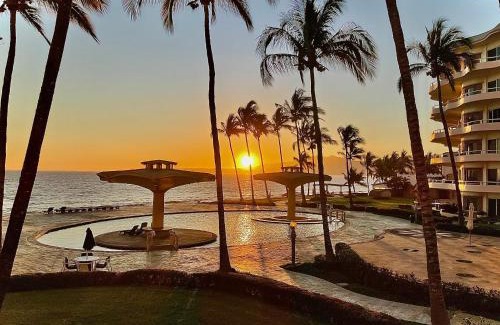 Flamingos Apartment | Ocean Front Condo with Pool Sleeps 6 Adults-Quinta del Mar 203