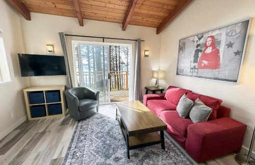 Yachats Apartment | Ocean Front, Harmony at Oregon House, Stairs to the Beach!