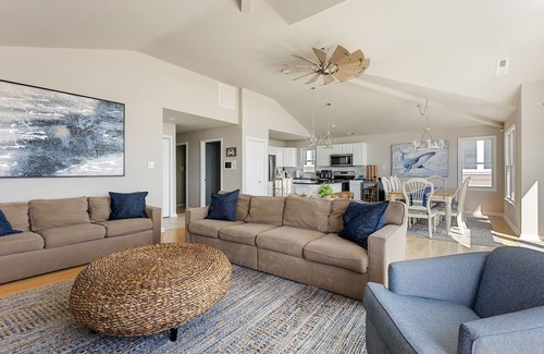 North End Condo | Ocean front - Prime Location - Remodeled - Sleeps 11 - Four Bedroom