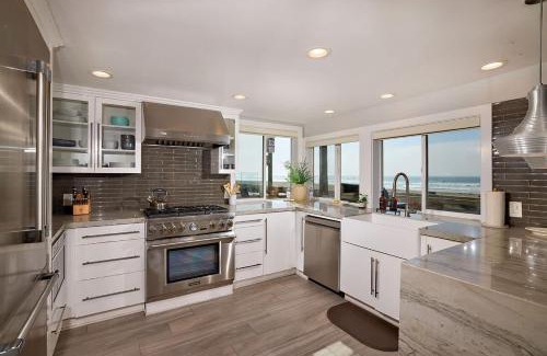 Mission Beach House | Ocean Front Walk