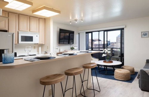 Monterey Condo | Ocean Harbor 312 - Monterey Condo - Beachfront Monterey Bay