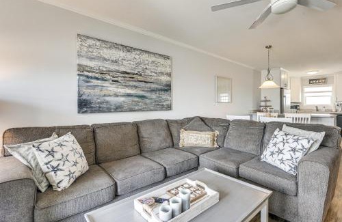 Ocean Isle Beach Apartment | Ocean Isle Beach Condo with Balcony Steps to Shore!