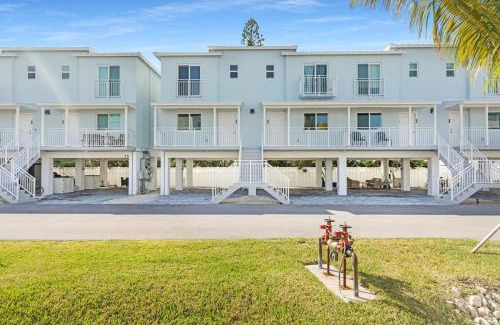 Marathon House | Ocean Isles Pelican Palace