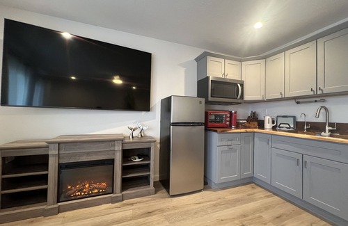 Ventura Apartment | Ocean Mountain Island Views Guesthouse Along Trail