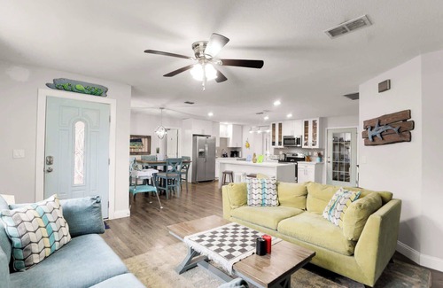 Fort Walton Beach House | Ocean Oasis 5-Bed Retreat: Pickleball, Arcade & Grill