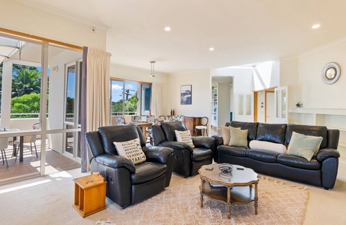 Paraparaumu House | Ocean Pearl – Raumati Beach Holiday Home