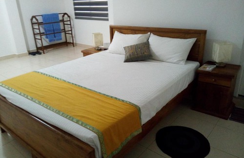 Mount Lavinia House | Ocean Pebbles