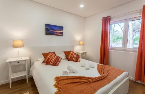 Azenhas do Mar House | Ocean, Pines and Mountain - Renovated February 2025 - AC