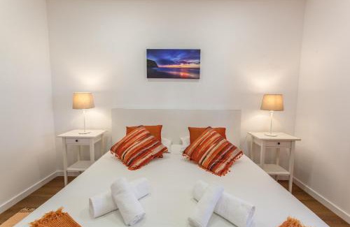 Azenhas do Mar House | Ocean, Pines and Mountain - Renovated February 2025 - AC