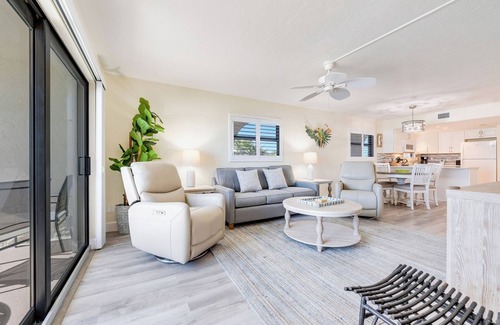 Sanibel Condo | OCEAN'S REACH: Corner Unit, 3rd Floor, All Amenities Open!