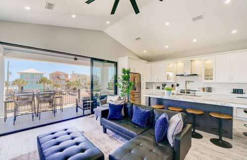 Painters Hill House | Ocean Shore Villa - A Luxurious Holiday Escape!