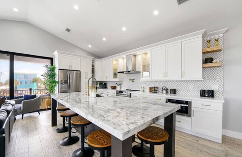 Painters Hill House | Ocean Shore Villa - A Luxurious Holiday Escape!