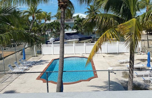 Key Largo House | Ocean side charming 2-bedroom townhome in Key Largo - 30 Days minimum stay