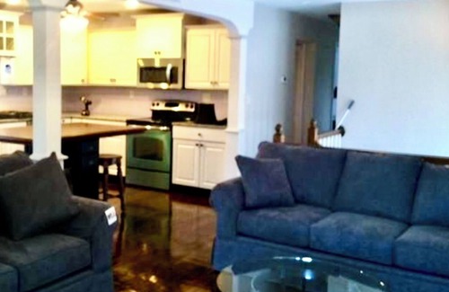 Kenyon House | Ocean view 5-bedroom house in Narragansett with AC, WiFi, beach pass