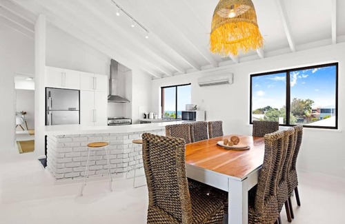 Falcon House | Ocean view golf surf x3 families pet friendly