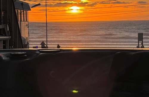 Rockaway Beach House | Ocean View-Hot Tub-Steps From the Beach!