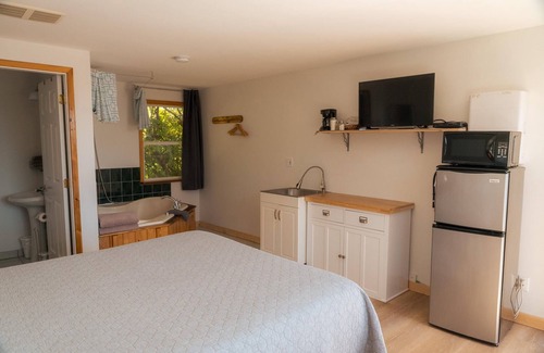 Ucluelet Hotel | Ocean View Jacuzzi Suite | #12
