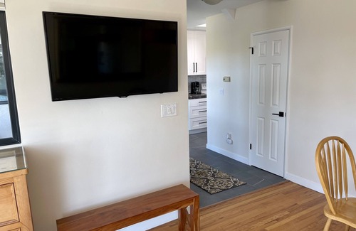 Beach Barber Tract House | Ocean View, Light & Bright 2BR/1BA, Walkable to La Jolla Village & Beaches!