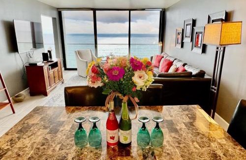 North Pacific Beach Apartment | Ocean View Luxury Condo Oceanfront and Pool